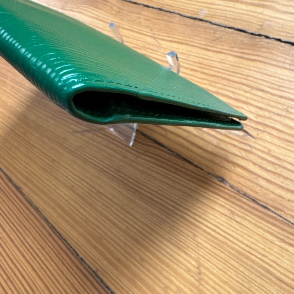 Authentic Louis Vuitton Green Epi wallet-paint has been touched up on int/ext - Picture 5 of 13